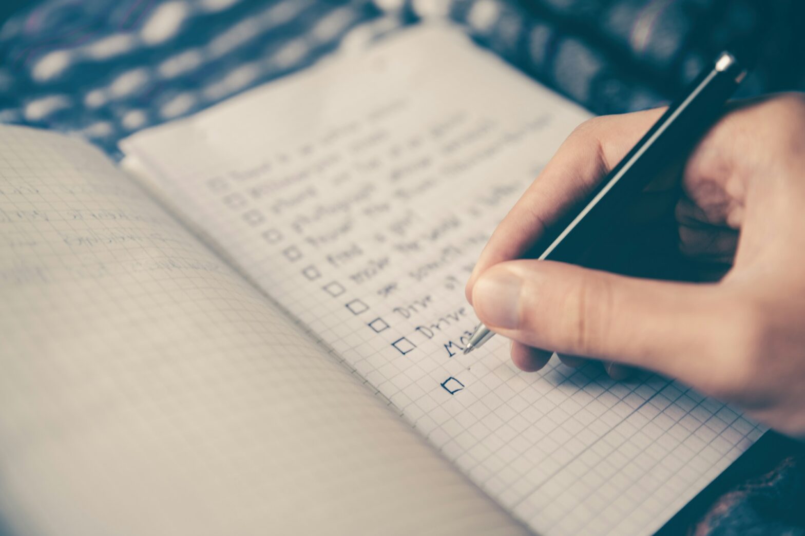 How to Evaluate AI Tools for Sales Prospecting (With Checklist)