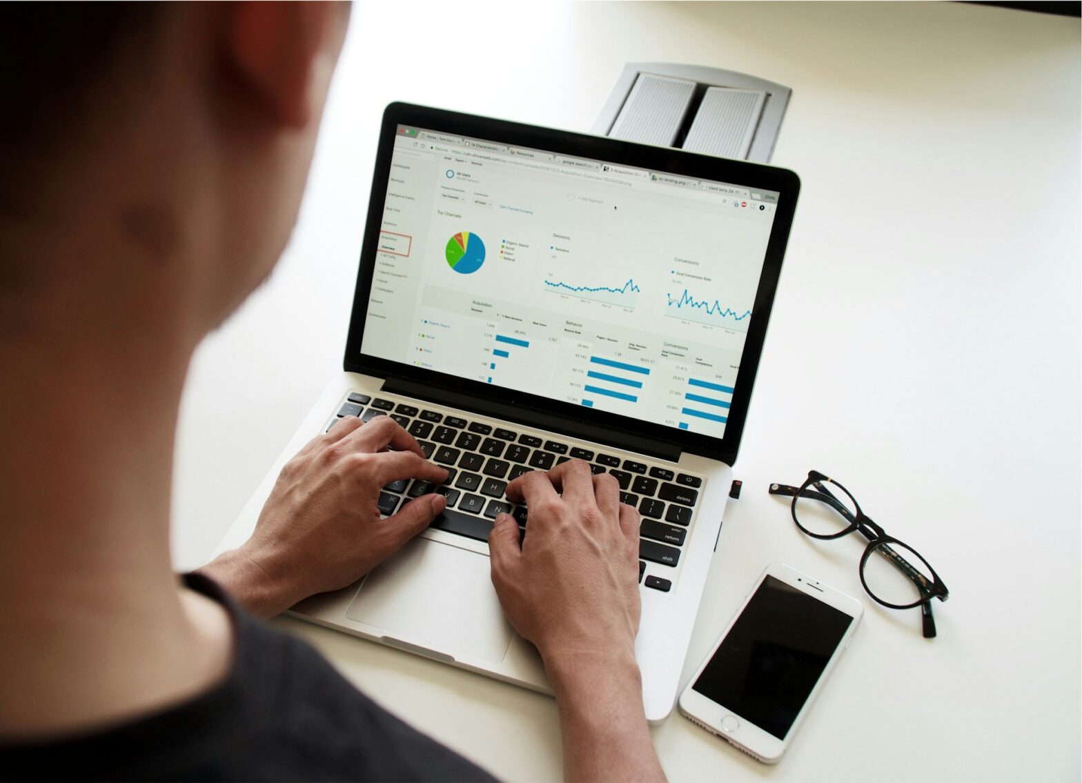 Why 40% of Sales Reps Struggle with CRM Data — and How AI Fixes It